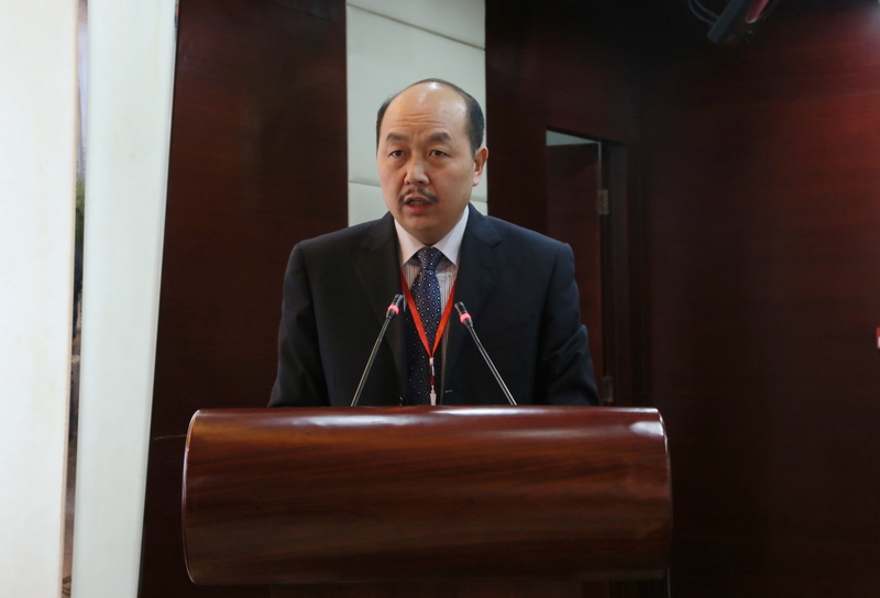 公司董事长,总经理方刚作行政工作报告