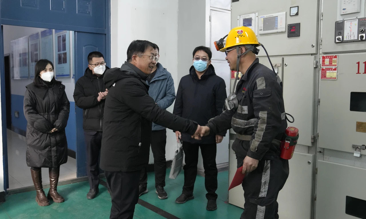 张建安慰问2.JPG