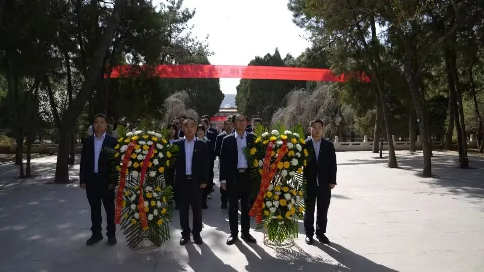 烈士陵园哀默jpg(1).jpg
