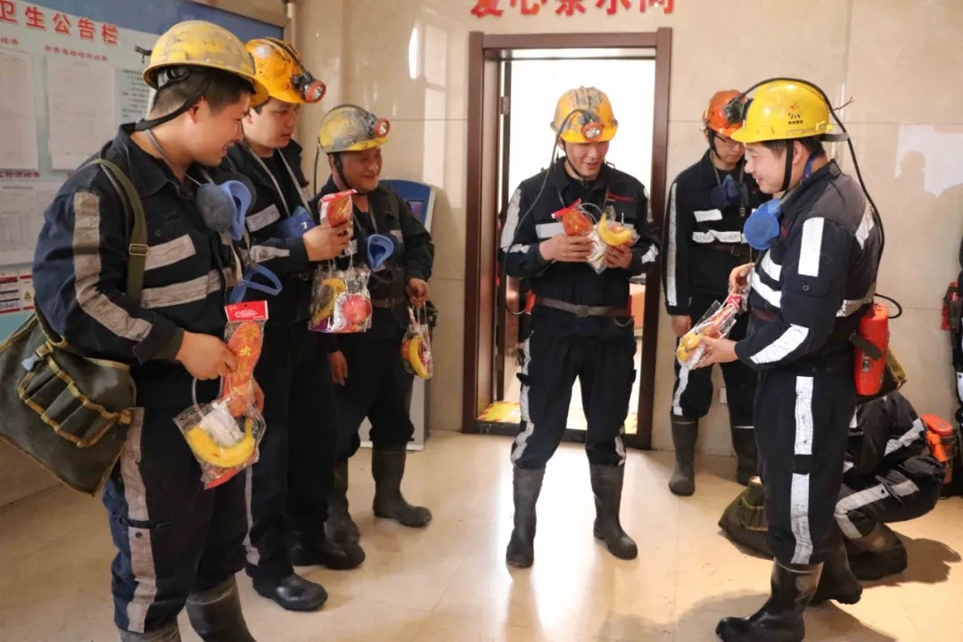 节日慰问.jpg