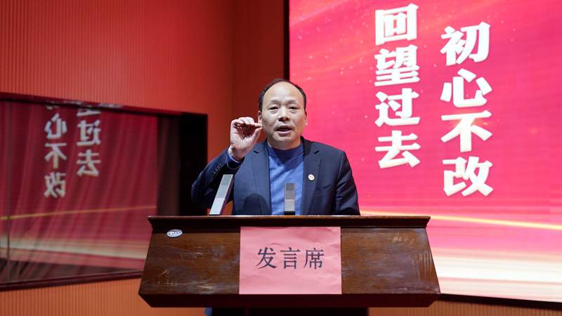 公司党委副书记张宽会后点评_副本.jpg
