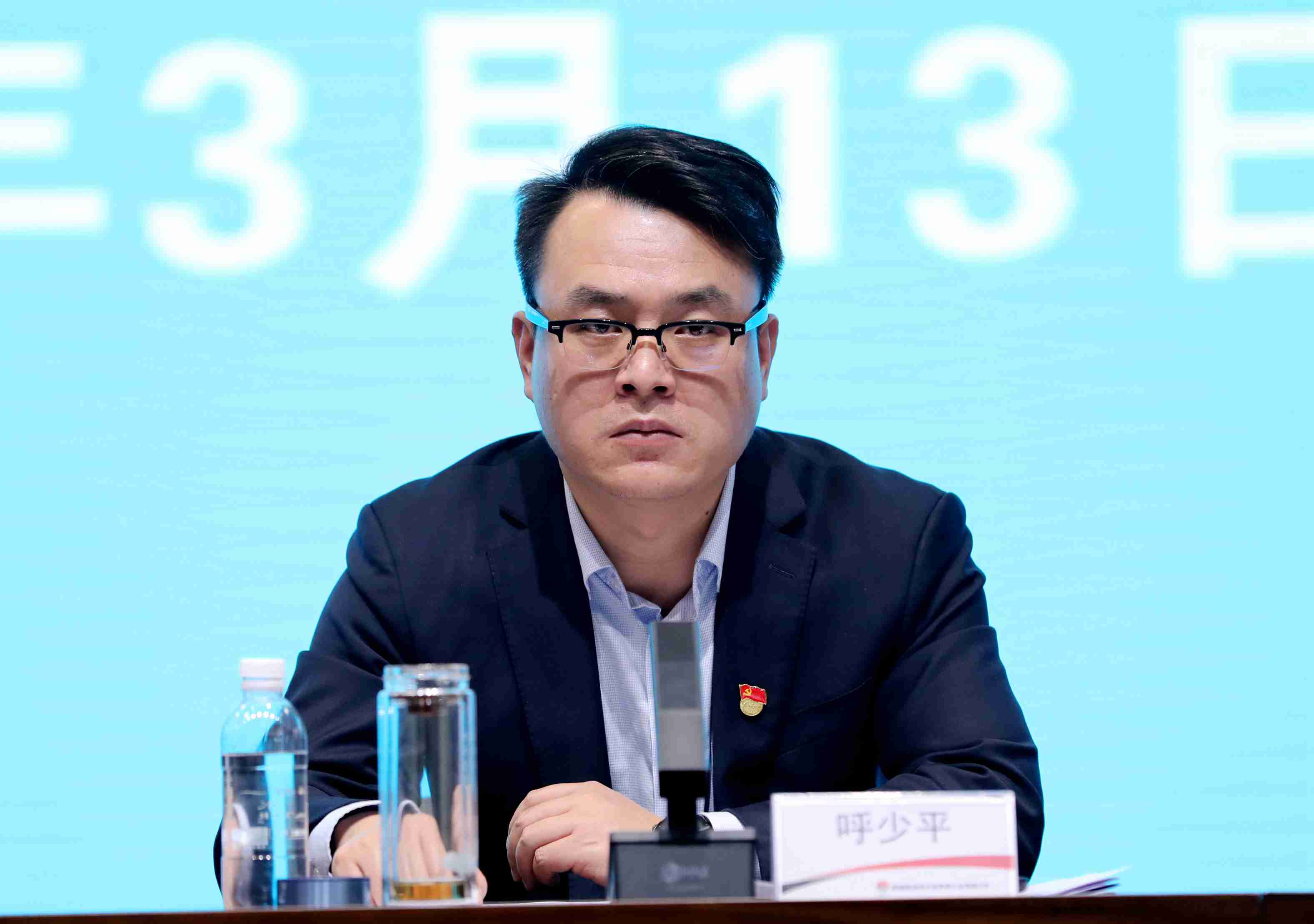 公司党委副书记‘总经理呼少平主持会议_副本.jpg