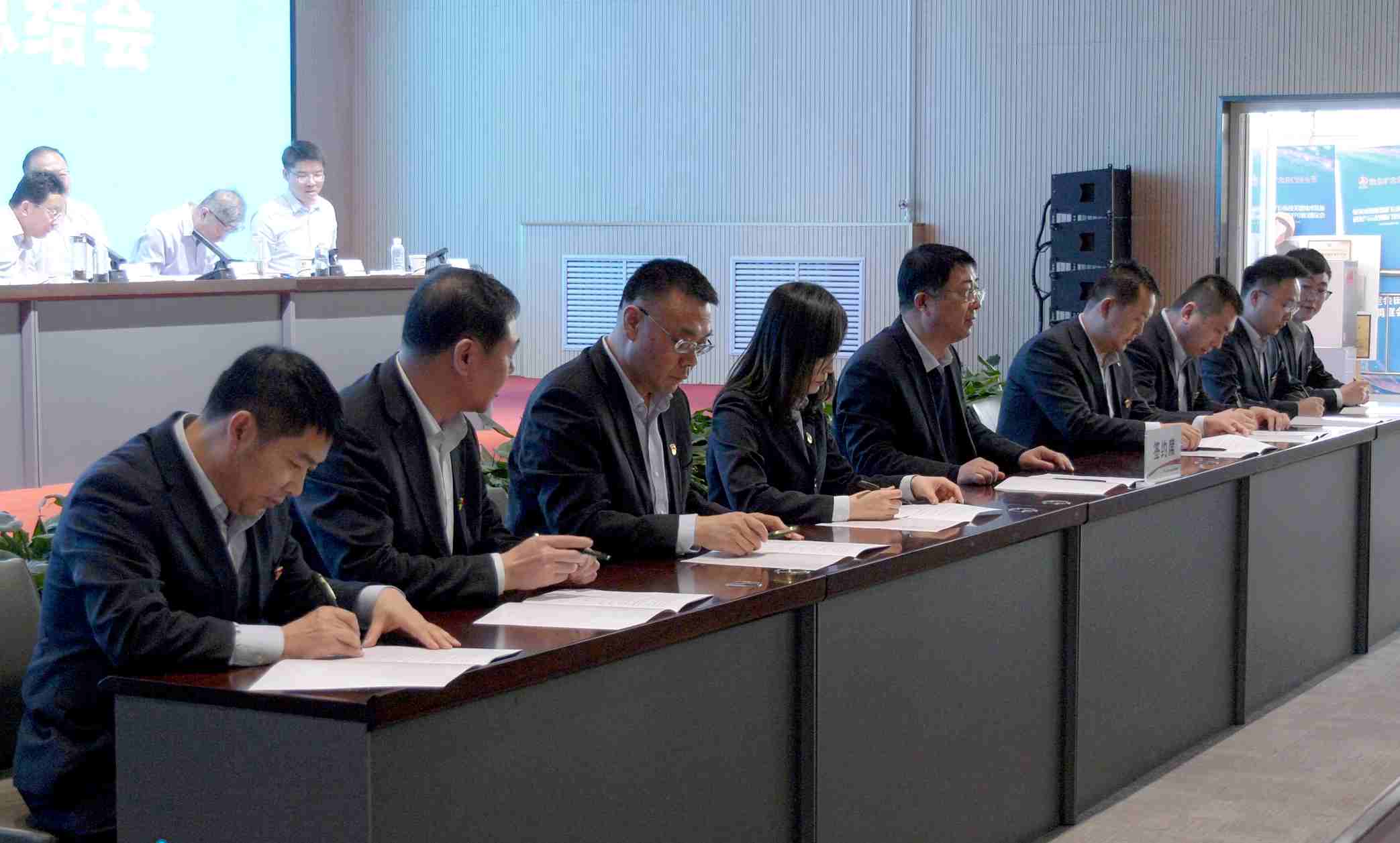 签订2024年党风廉政建设目标责任书_副本.jpg