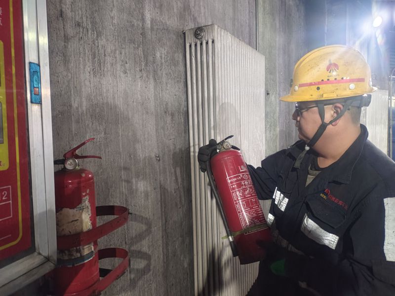 091728462440238811.jpeg 检查灭火器.jpg