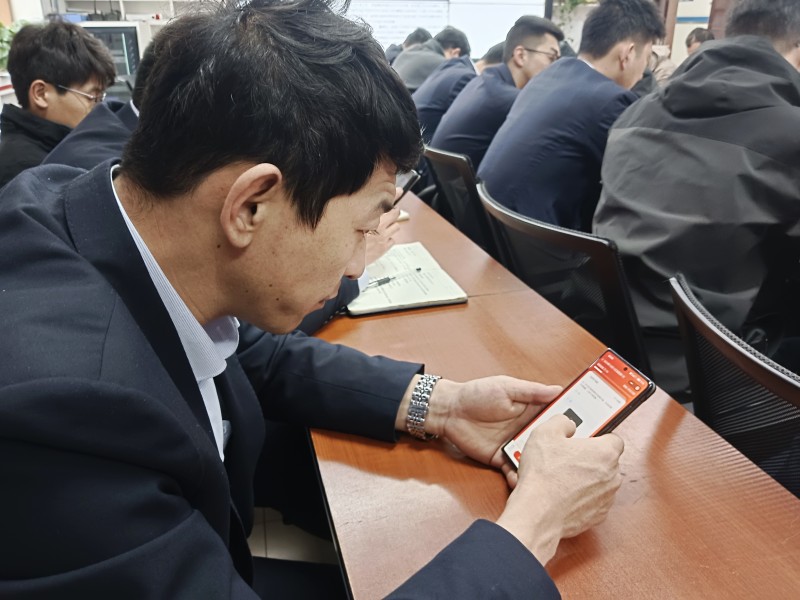 张家峁矿业公司职工答题现场_副本.jpg