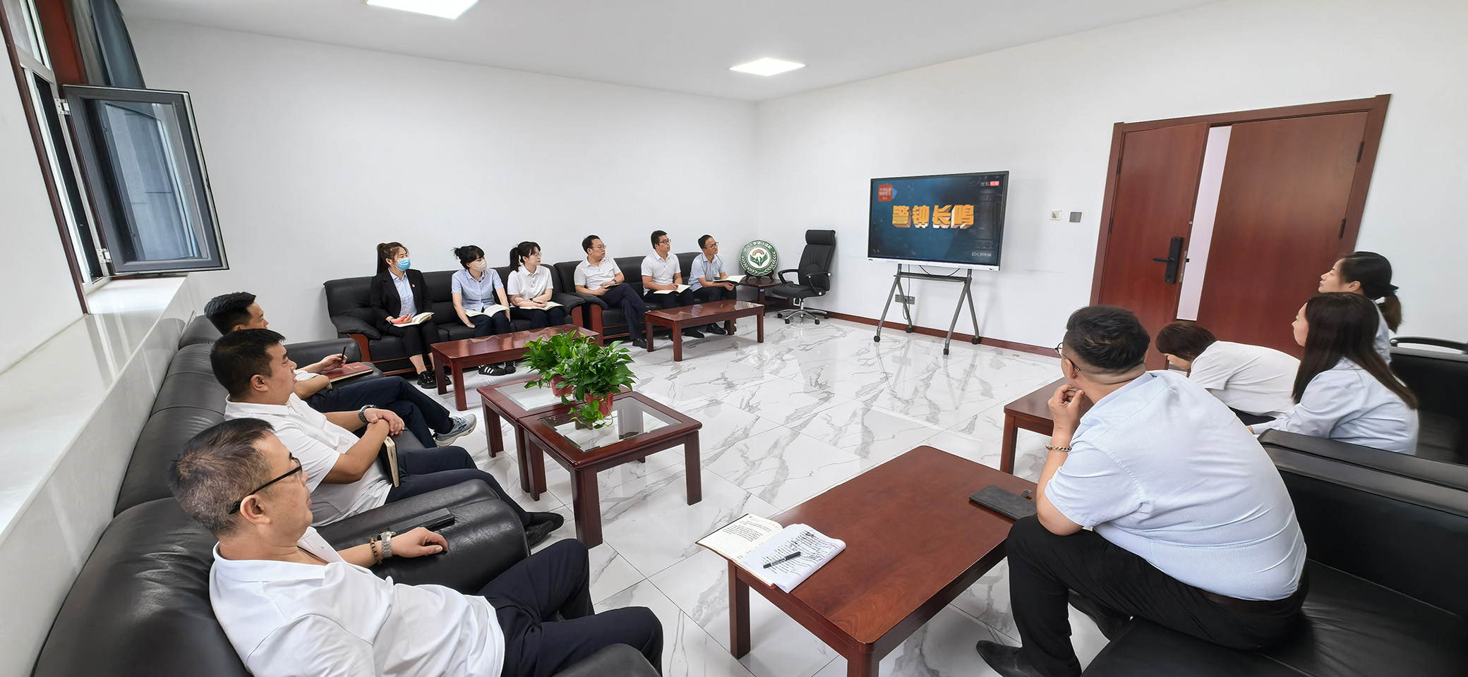 警钟长鸣.jpg