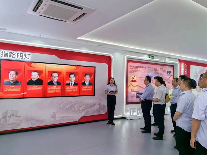 参观党风廉政建设基地.jpg