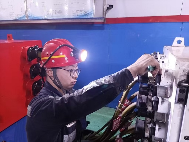 孙鹰工作照.jpg