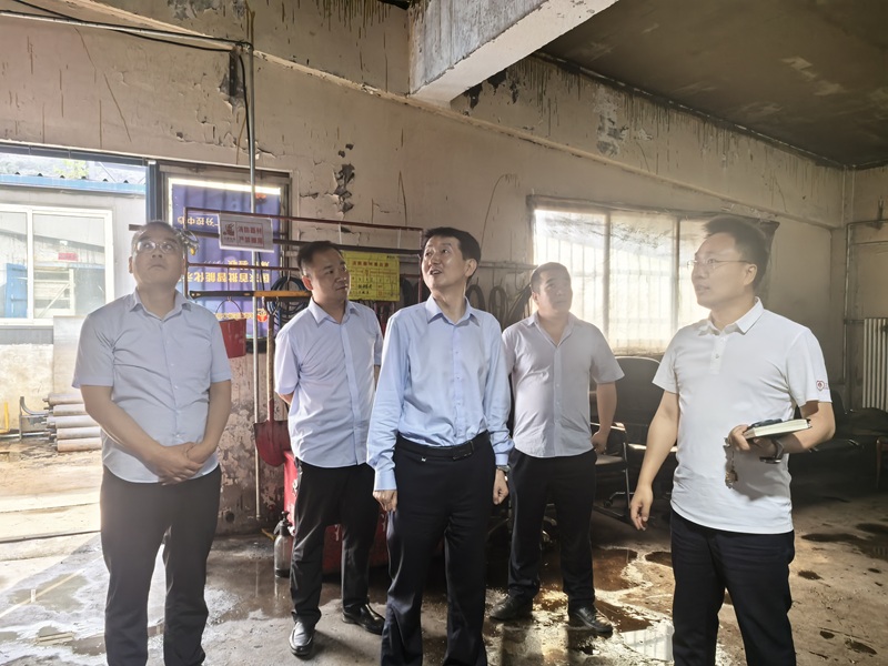 严总检查库房安全隐患（全）.jpg