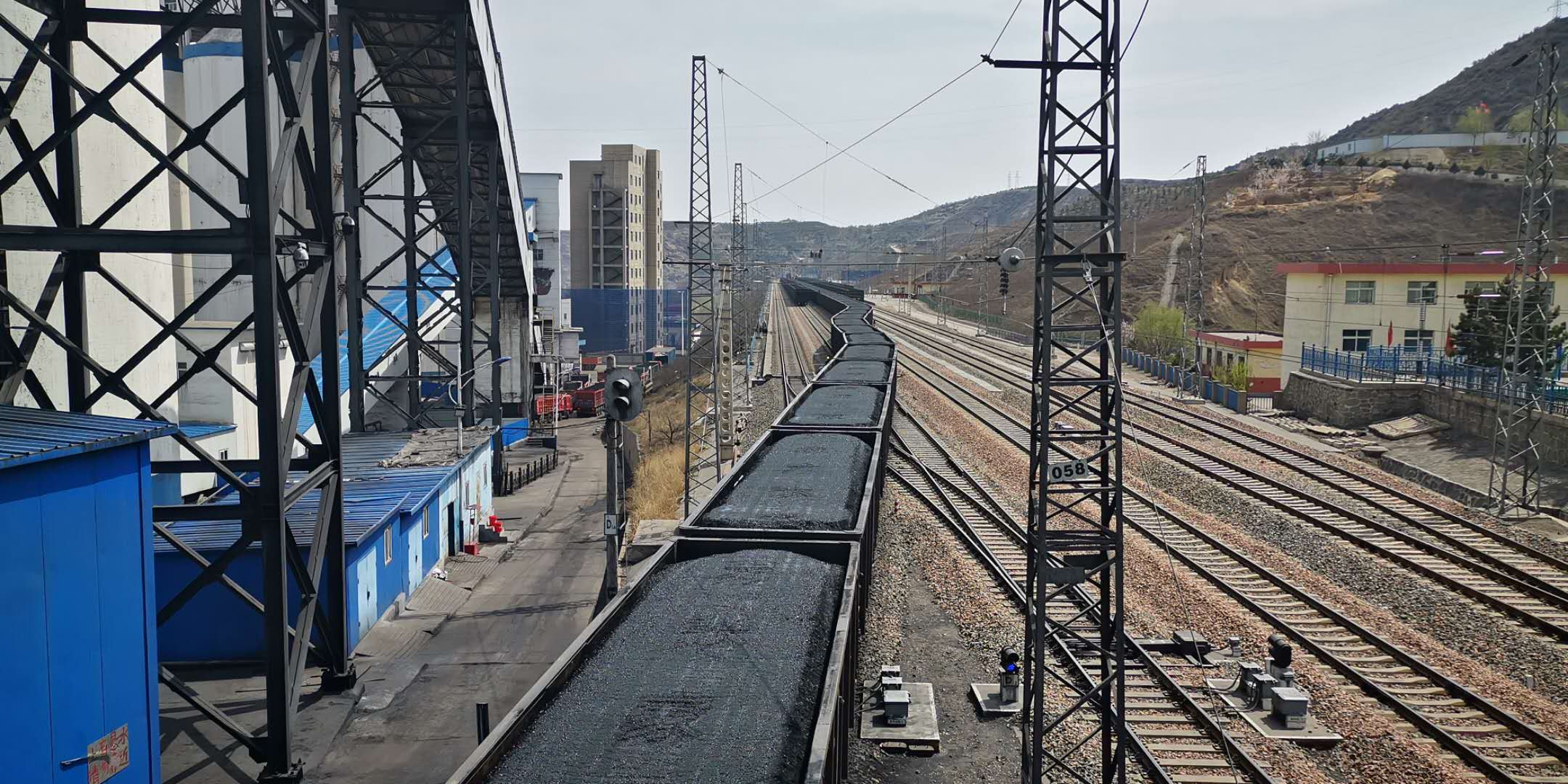 051764903721242306.jpeg 铁路运输.jpg