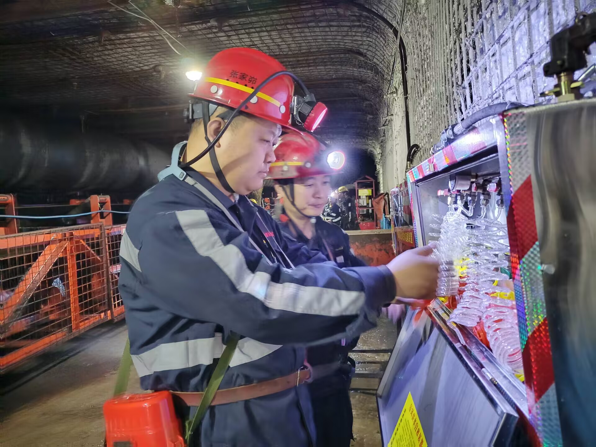 141773456867544327.jpeg 检查压风自救.jpg