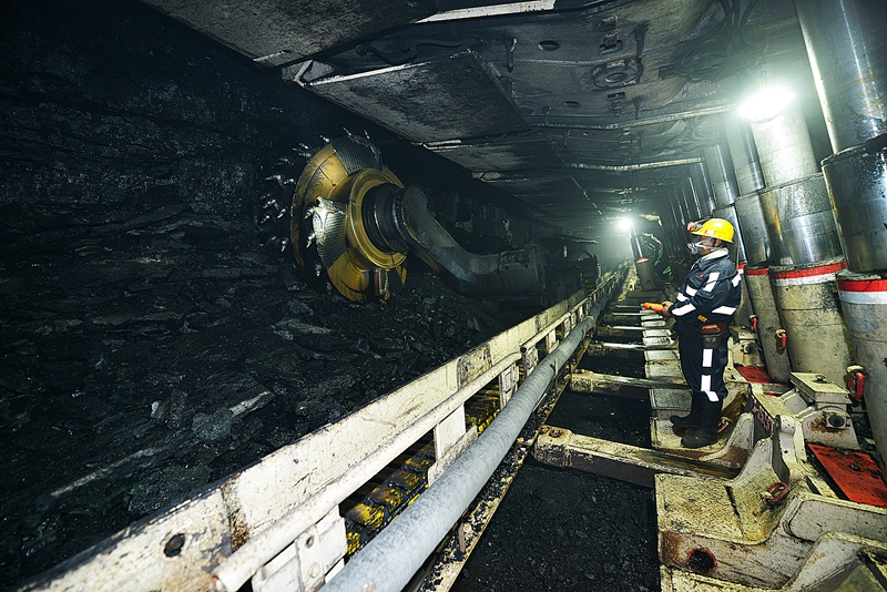 311774925176299597.jpeg 综采工作面采煤.jpg