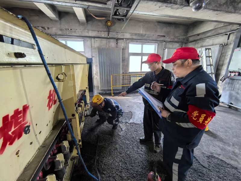 131776051112829615.jpeg 党员查隐患.jpg